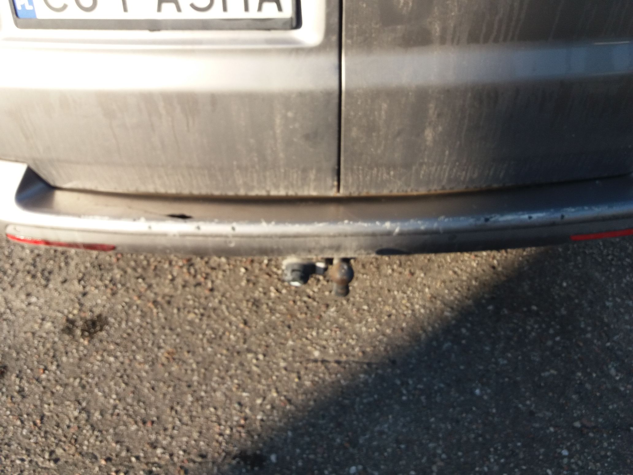 Volkswagen Transporter zderzak tył pęknięty