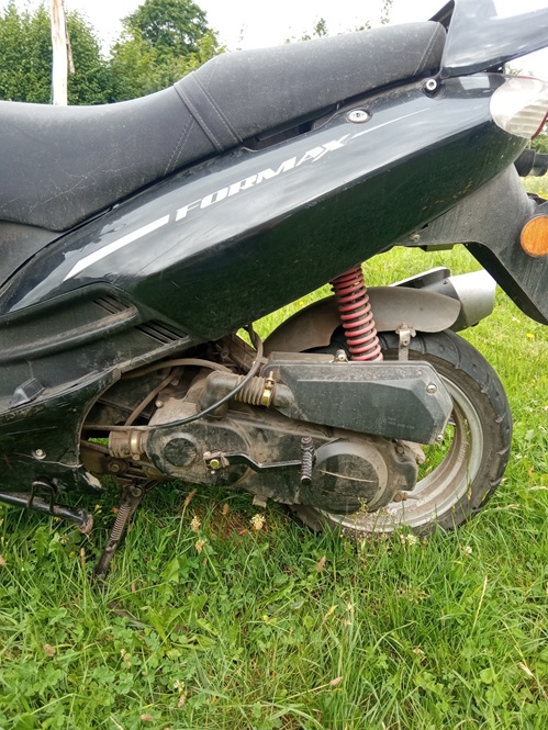 Lewa strona motoroweru 2