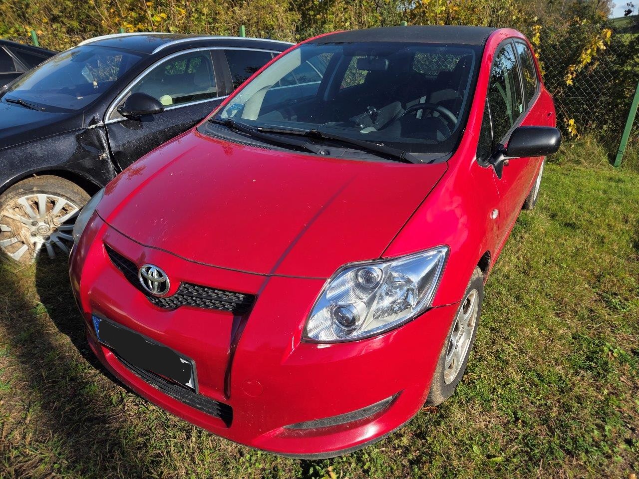 Toyota Auris - zdjęcie 1