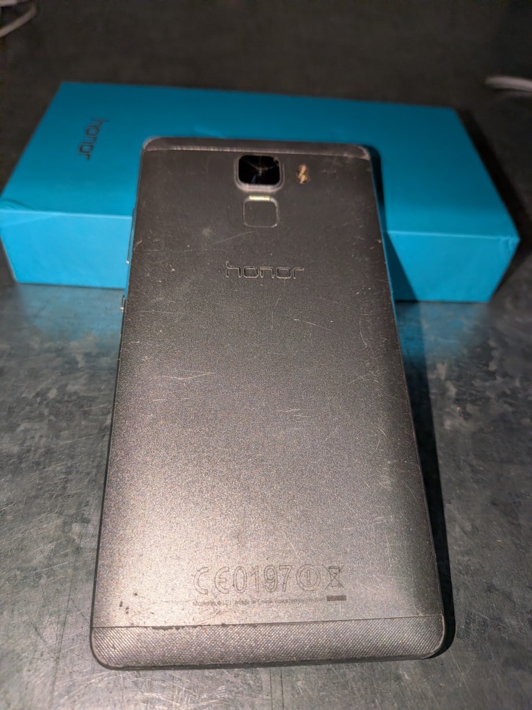 Smartfon Huawei Honor - widok z tyłu