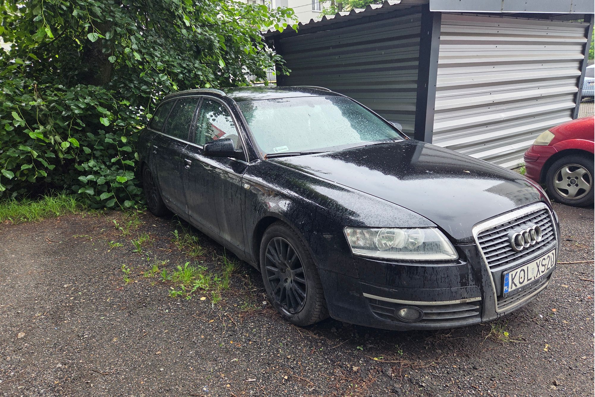 samochód osobowy Audi A6 kolor czarny lewy bok pojazdu