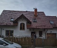 Ściana budynku od strony północnej z wejściem głównym.