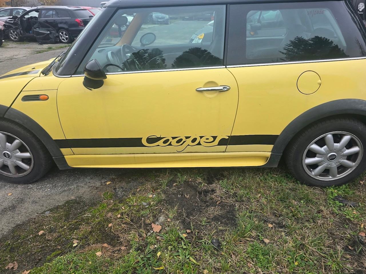 Bok pojazdu od strony kierowcy