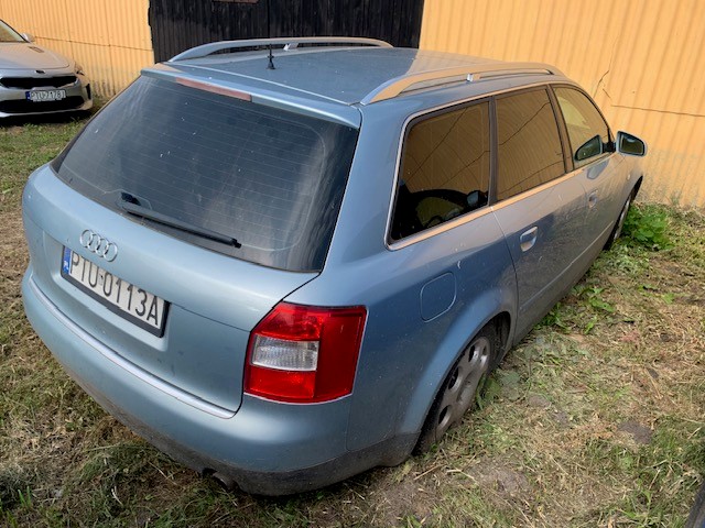 Widoczny na zdjęciu samochód to Audi A4 B6 Avant (wersja kombi), produkowany w latach 2000–2004