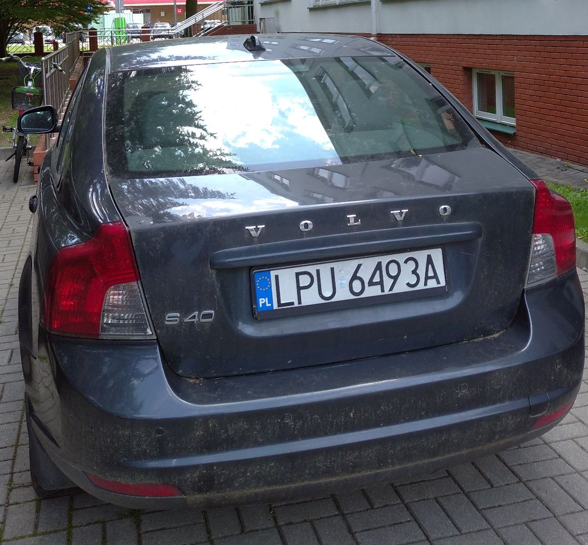 Tył.