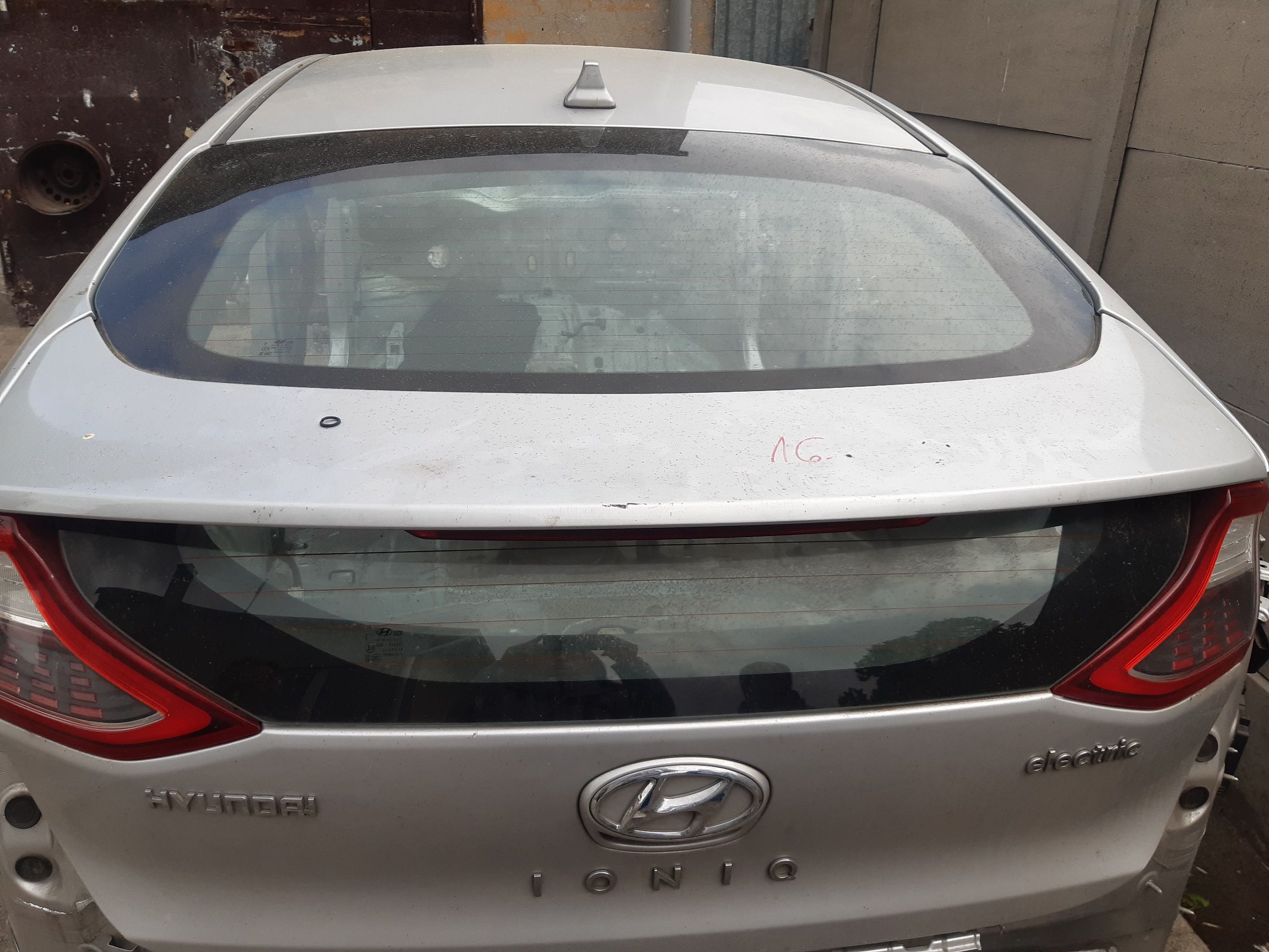 klapa bagażnika samochodu Hyundai Ioniq