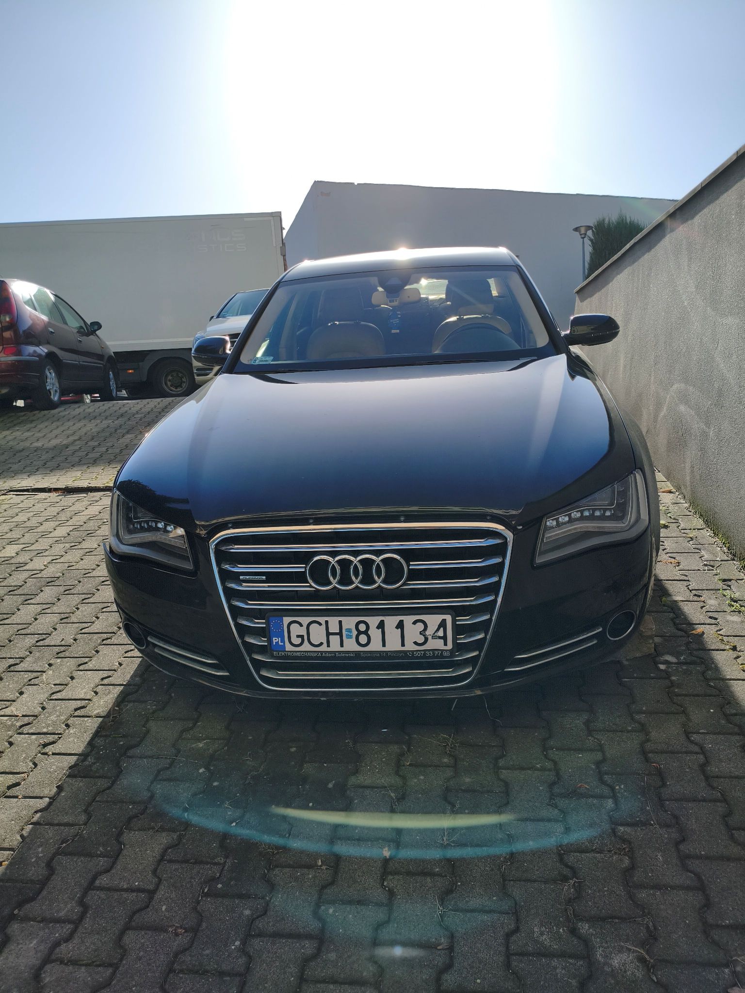 Przód pojazdu AUDI A8.