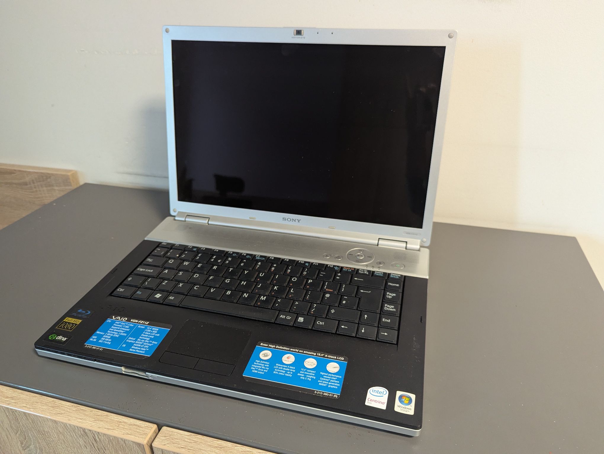 Zdjęcie klawiatury i ekranu laptopa