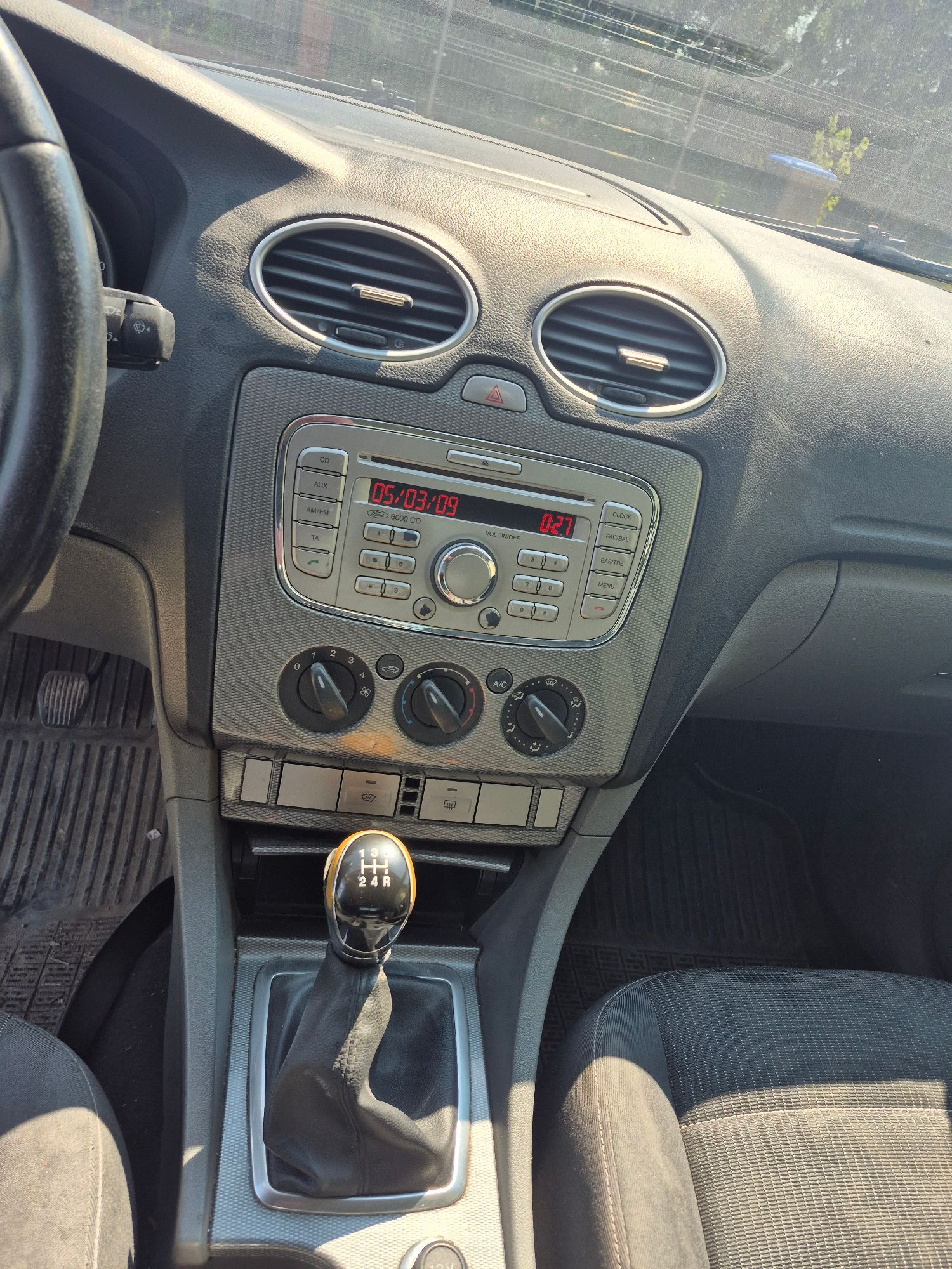 Ford Focus - środkowa deska rozdzielcza