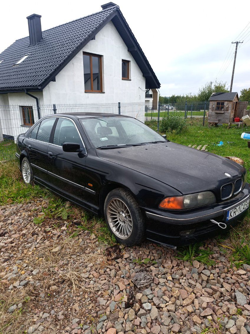 Prawa strona pojazdu.