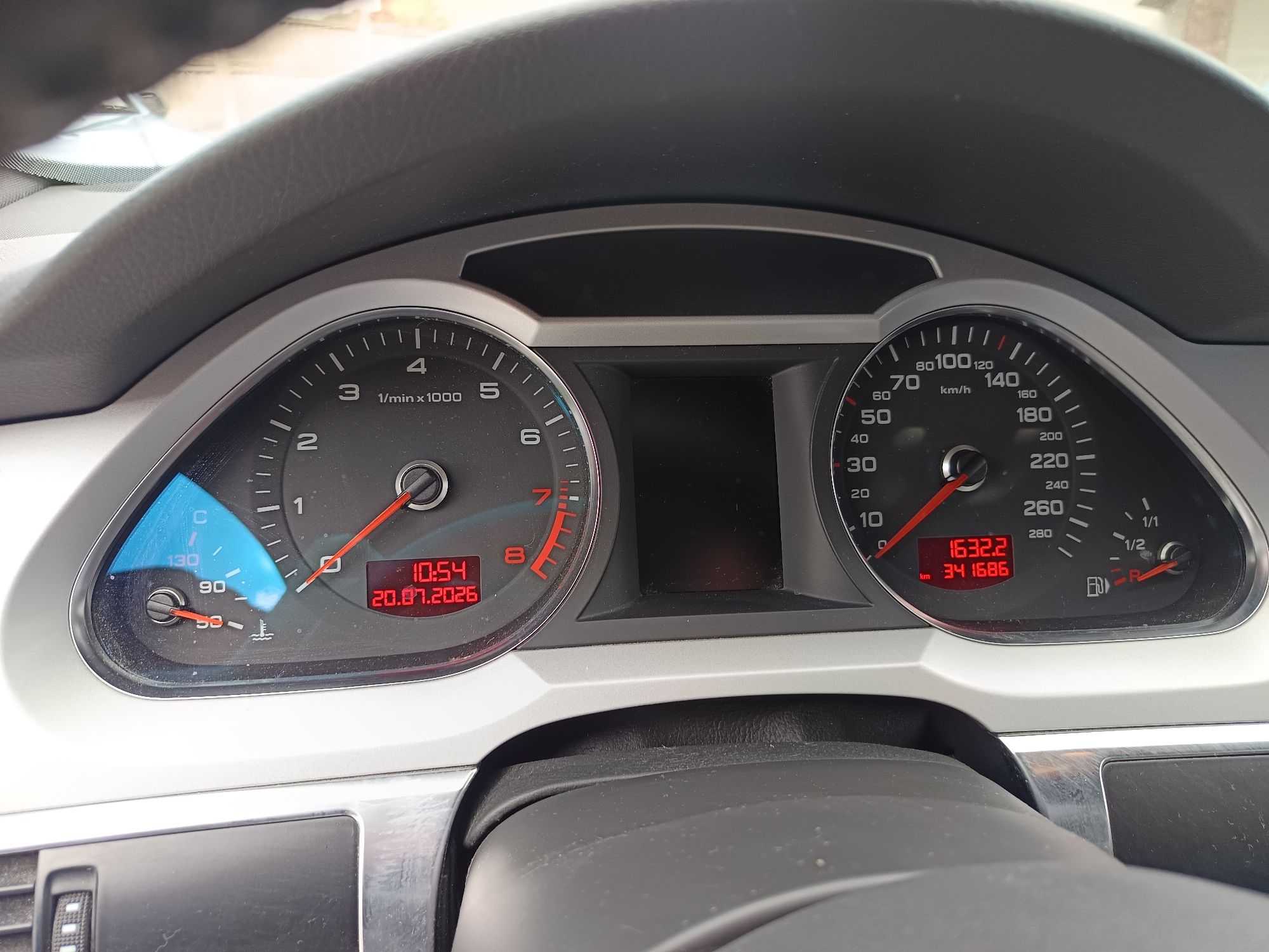 Zegary Audi A6: obrotomierz ze wskaźnikiem daty 20.07.2026, prędkościomierz do 280 km/h oraz licznik przebiegu 341686 km.