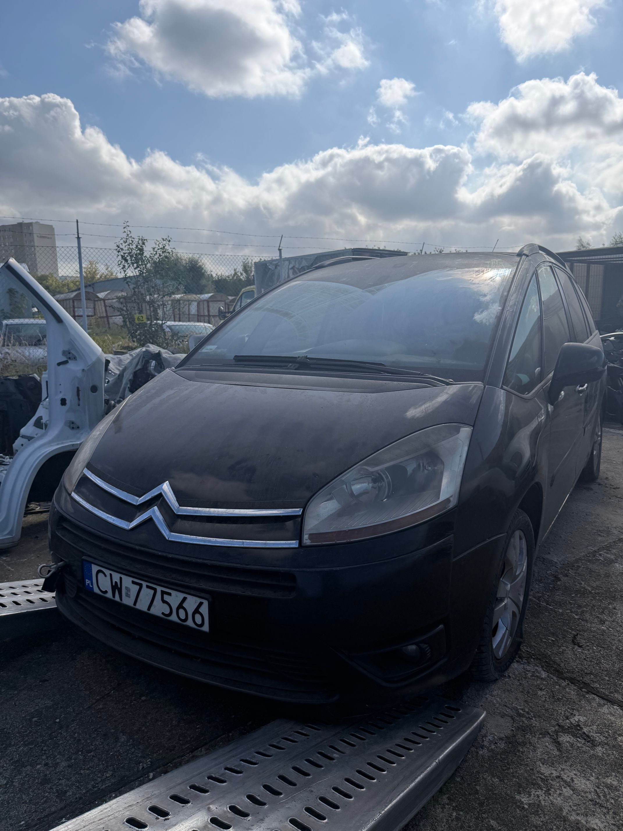 CITROEN C4 PICASSO widoczny z przodu