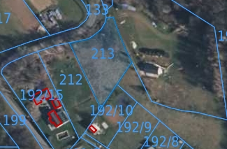 Mapa działek z numerami ewidencyjnymi, z wyraźnie zaznaczonym numerem działki 213