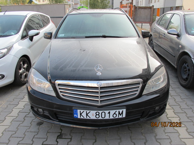 Przód pojazdu Mercedes Benz C 220 CDI.