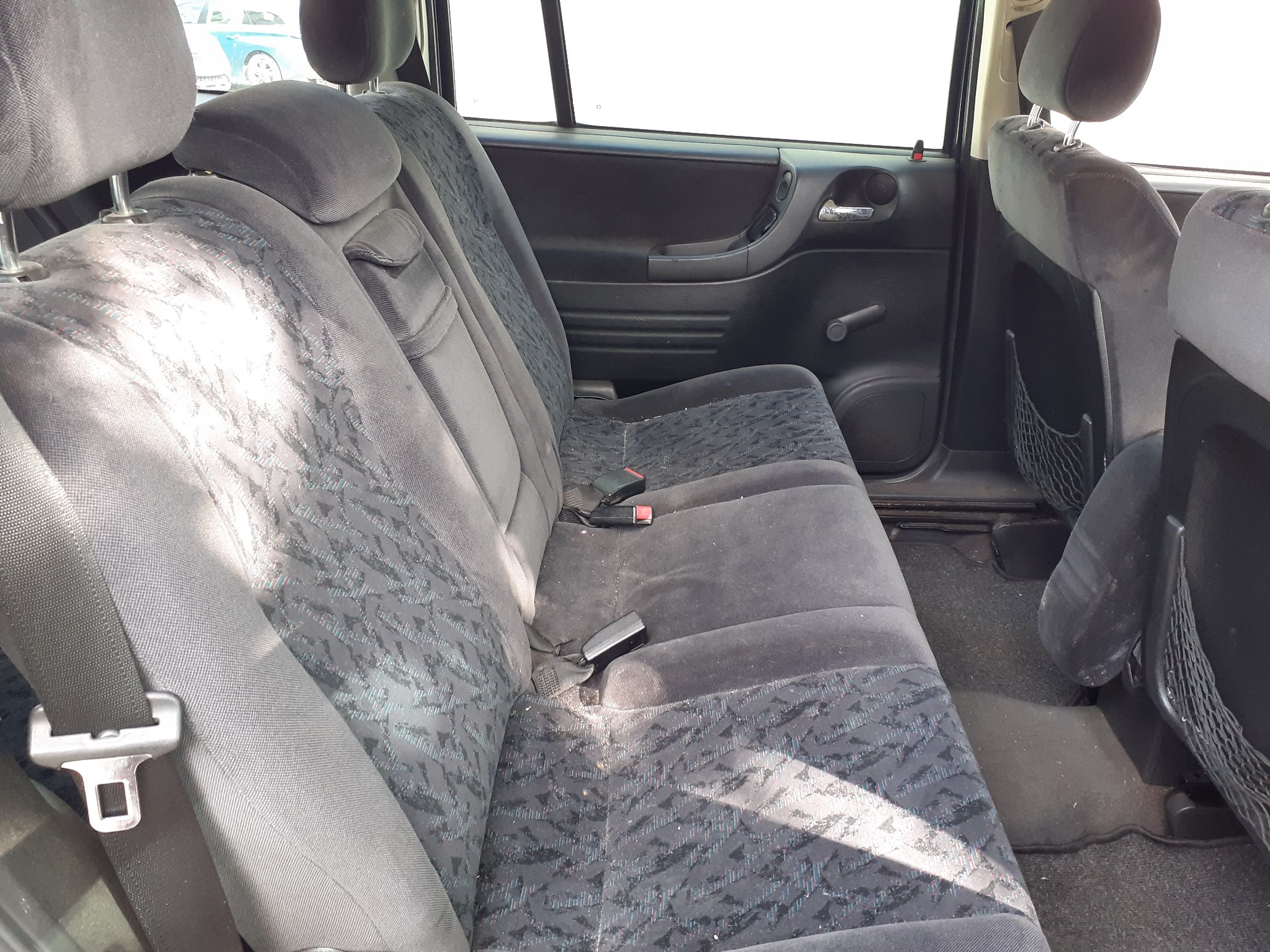 Tylna kanapa samochodu marki Opel Zafira.