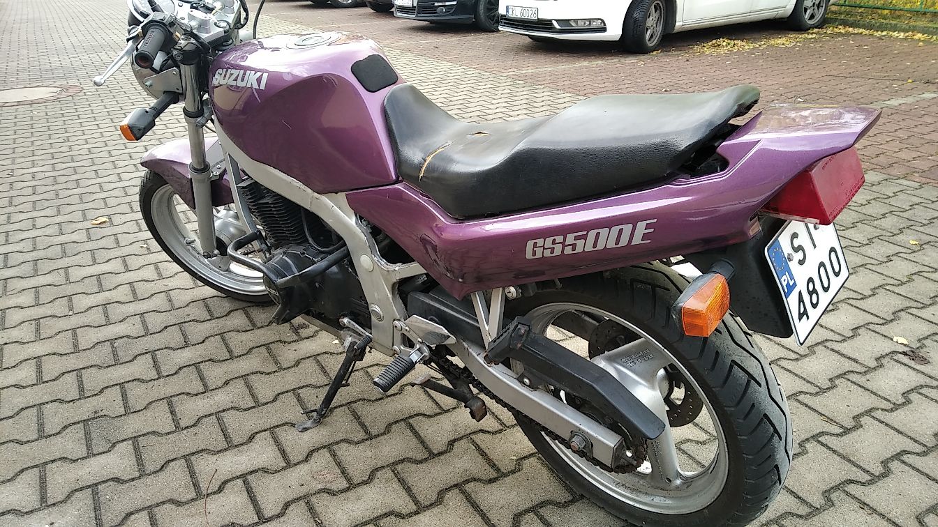 Widok stanu opony tylnej motocykla