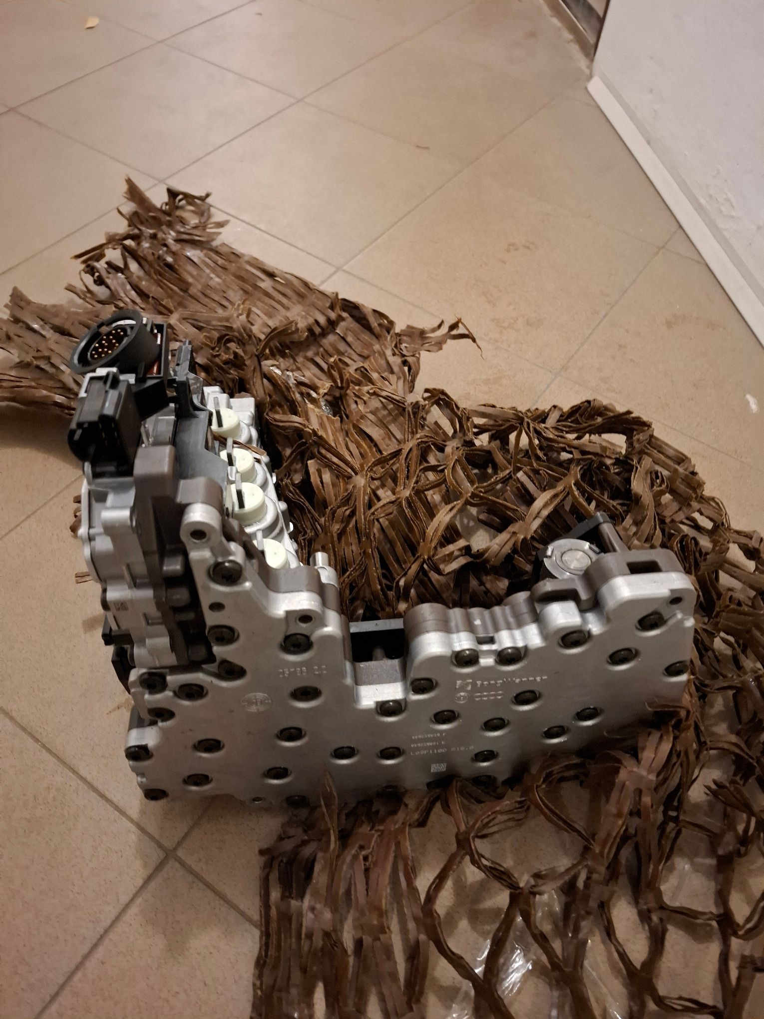 Skrzynia siedmiobiegowa automatyczna - używana z 2010 r. Prawdopodobnie po renowacji. Stan techniczny nieznany.