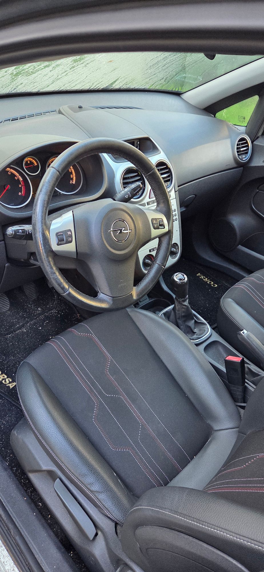 Opel Corsa 2012 - zdjęcie 7