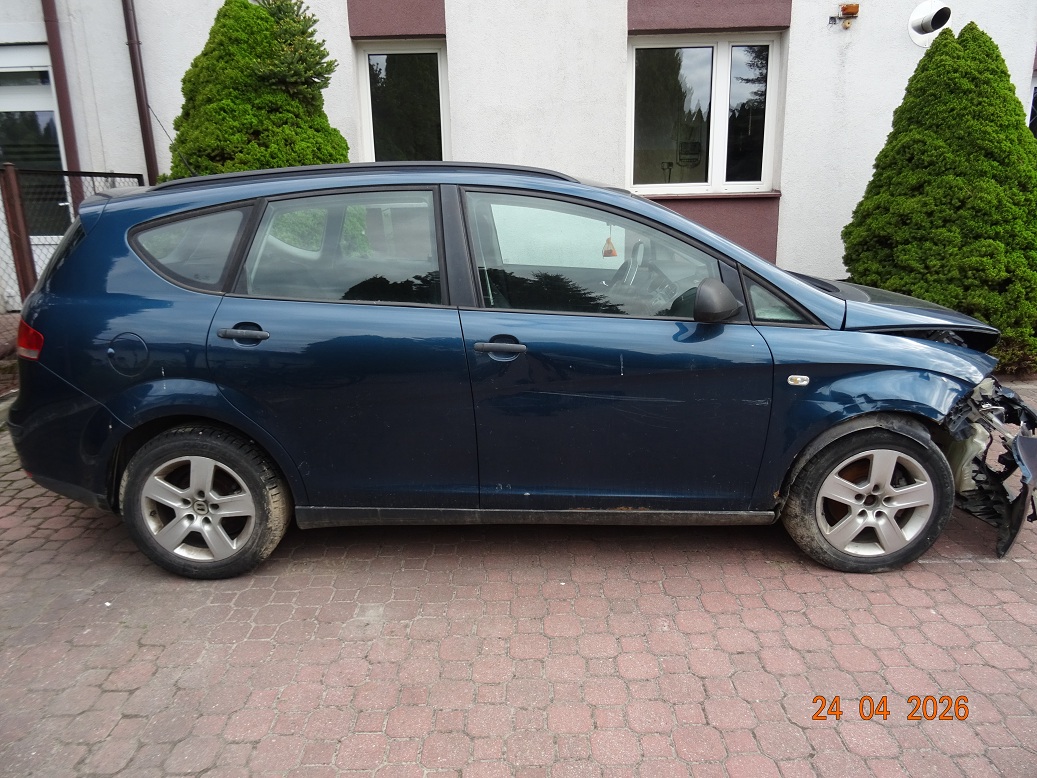 Prawy bok samochodu Seat ALteaXL