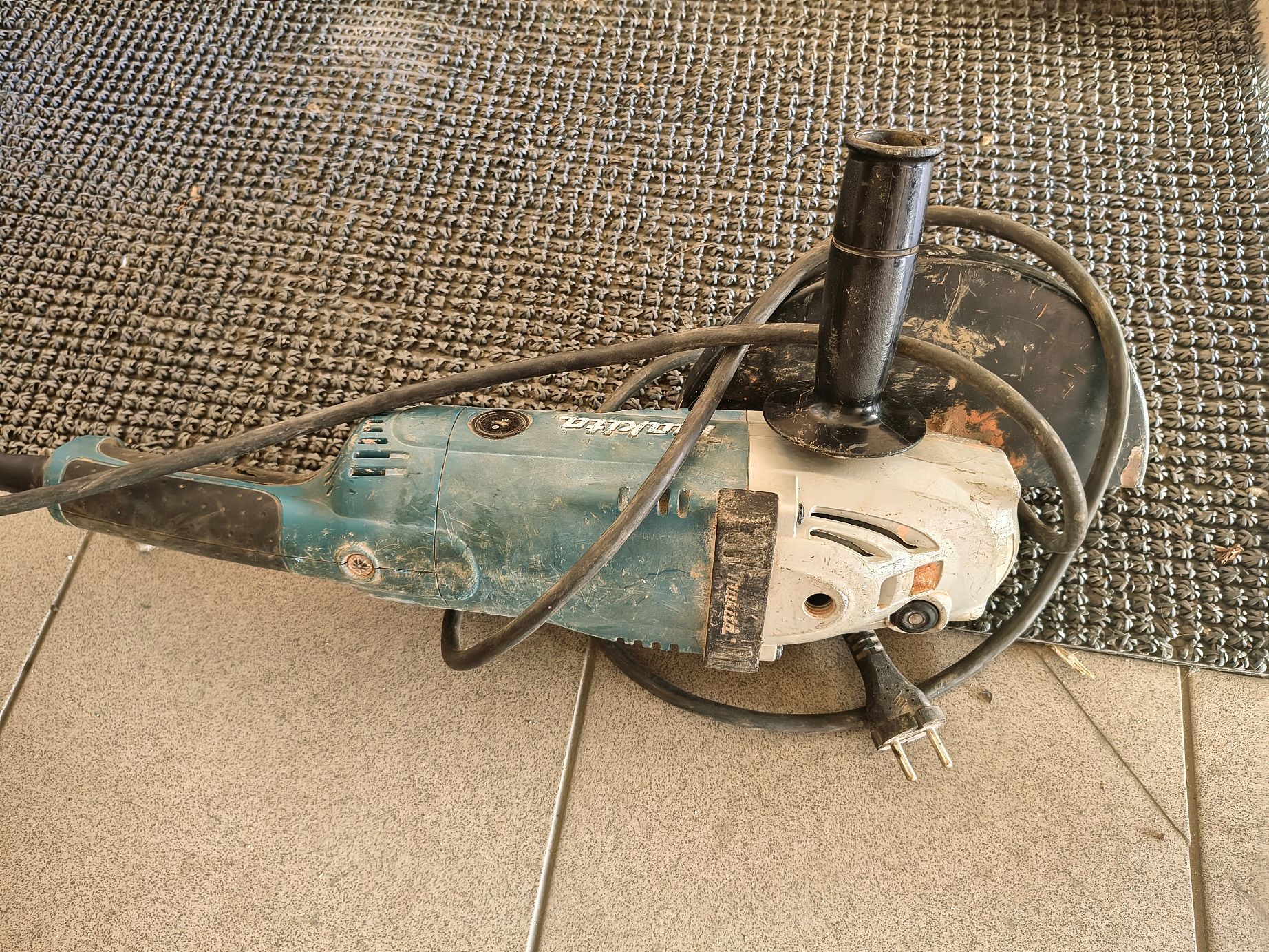 Szlifierka Makita GA9020R - widok 2
