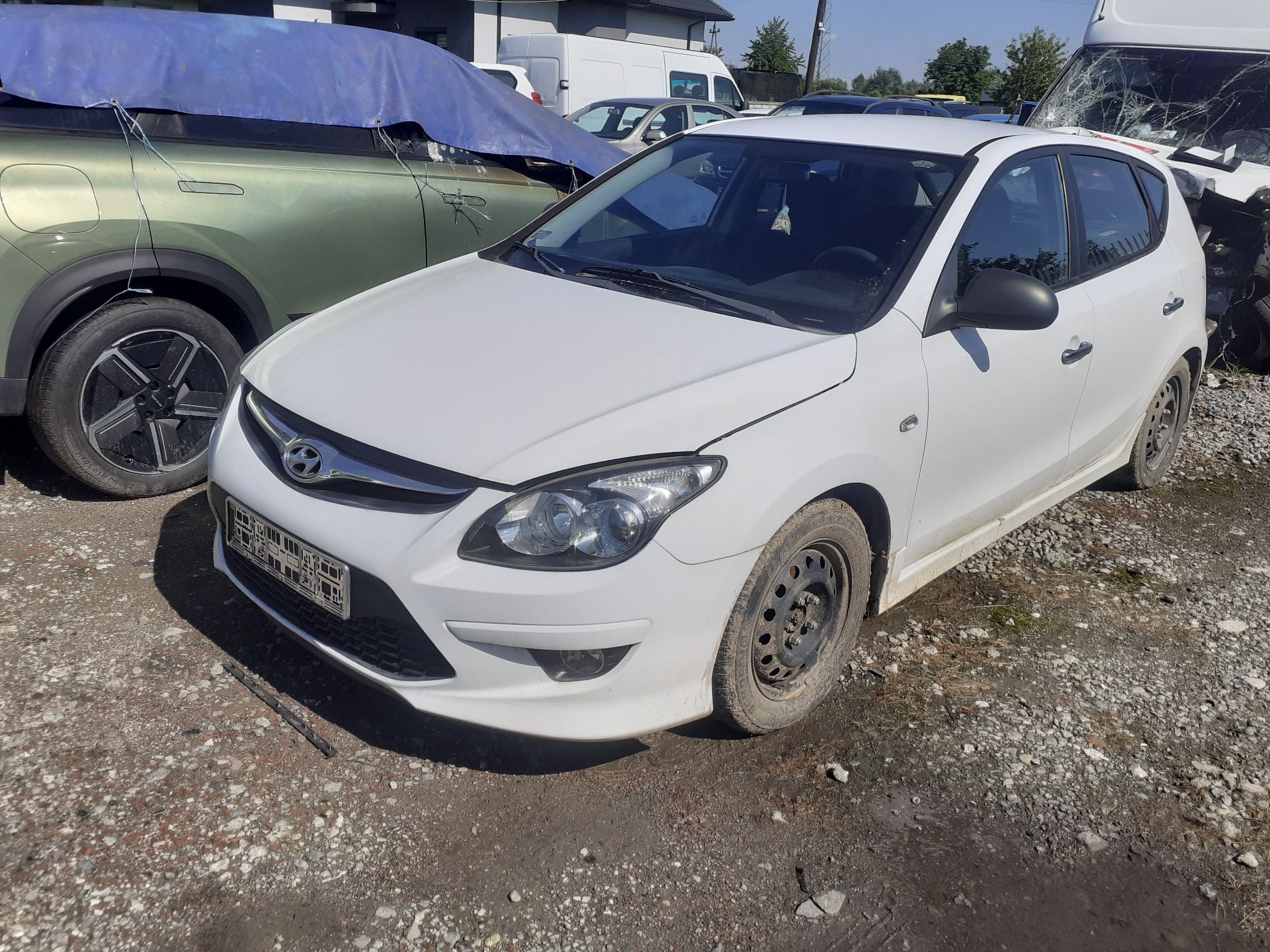 Biały samochód osobowy Hyundai I30 z instalacją gazową, nieuszkodzony, 5-cio drzwiowy
