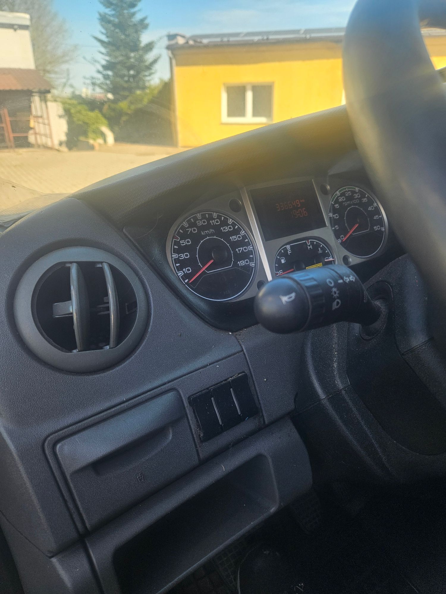 Samochód ciężarowy IVECO DAILY 35C15V