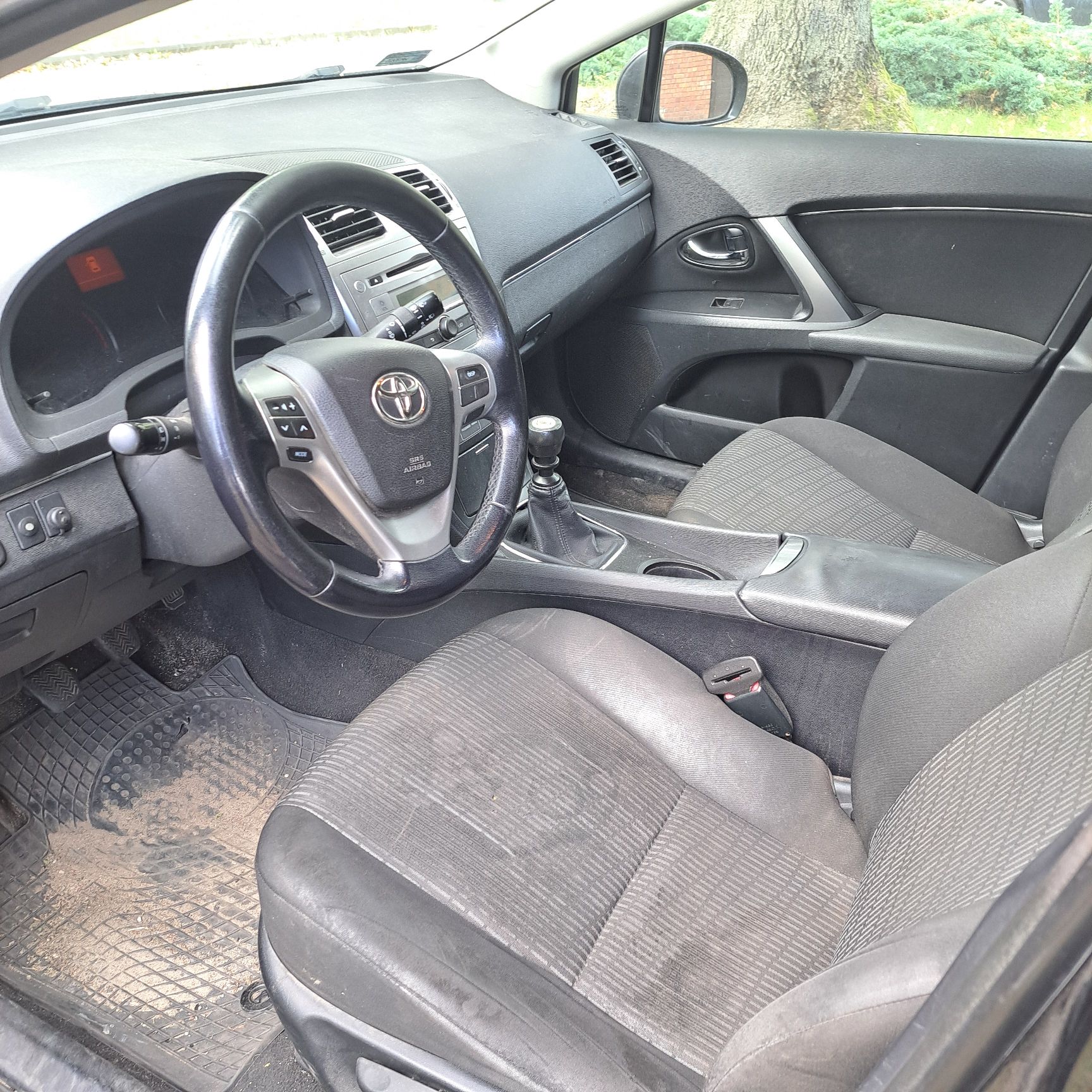 Toyota Avensis - zdjęcie 7